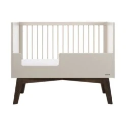 Kidsmill Sixties Babybed Oatmeal / Walnoot 60 X 120 Cm -Kindermeubels Winkel Sixties oatmeal ledikant 60x120 juniorzijde 1 ed84
