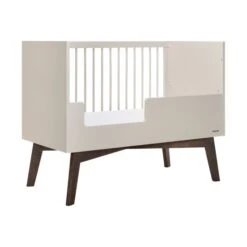 Kidsmill Sixties Babybed Oatmeal / Walnoot 60 X 120 Cm -Kindermeubels Winkel Sixties oatmeal ledikant 60x120 juniorzijde 2 1d6d