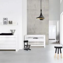 Kidsmill Alaska II Hoogglans Babybed Wit 70 X 140 Cm 8 Kidsmill Alaska II Hoogglans Babybed Wit 70 X 140 Cm -Kindermeubels Winkel babykamer alaska wit hoogglans 4 1 1 2 a5e4