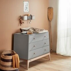 Leander Luna Commode Grey / Oak -Kindermeubels Winkel leander luna commode grey oak sfeer d4b5