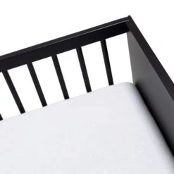 Kidsmill Boutique Babybed Zwart Mat 60 X 120 Cm -Kindermeubels Winkel ledikant zwarte poot boutique detail 2 4f54